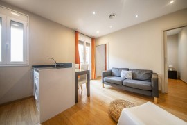 2 bed apartment in Barceloneta steps from the beach, Italia, Barcelona Centre, Barcellona