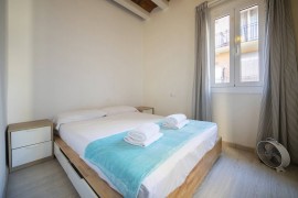 Lovely apartment central Barcelona 100m to beach!