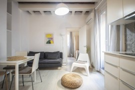 Lovely apartment central Barcelona 100m to beach!