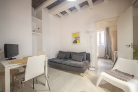 Lovely apartment central Barcelona 100m to beach!