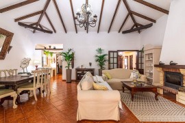 Villa Aurora with Heated Pool, Spain