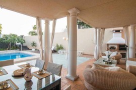 Bayside Concha House: Beachfront Oasis with Heated Pool, Spain, Playa Honda, Arrecife