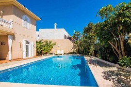 Bayside Concha House: Beachfront Oasis with Heated Pool, Spain, Playa Honda, Arrecife