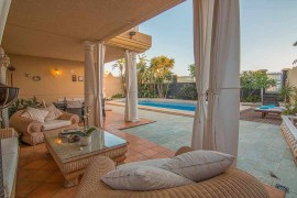 Bayside Concha House: Beachfront Oasis with Heated Pool, Spain, Playa Honda, Arrecife