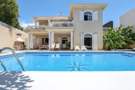 Bayside Concha House: Beachfront Oasis with Heated Pool, Spain, Playa Honda, Arrecife