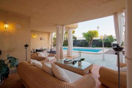 Bayside Concha House: Beachfront Oasis with Heated Pool, Spain, Playa Honda, Arrecife