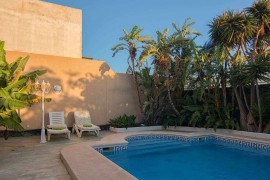 Bayside Concha House: Beachfront Oasis with Heated Pool, Spain, Playa Honda, Arrecife