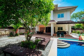 Captivating 3-Bed Villa in Muang Pattaya, Thailand, Pattaya, Provincia di Chonburi