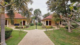 Bellissimo bungalow con piscina all'aperto in comune e a 2 km dalla spiaggia sabbiosa, Cha Am, Provincia di Phetchaburi