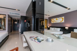 Suite Ampio monolocale con vasca idromassaggio di fronte a Pa Tong Beach, Patong Beach, Provincia di Phuket