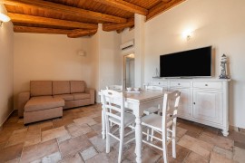 Holiday Home Mattia House with Mountain View, A/C, Garden & Terrace, Italia