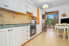 Casa vacanze 'Villetta Bougainvillea' con terrazza e aria condizionata, Italia, San Teodoro, Olbia-Tempio