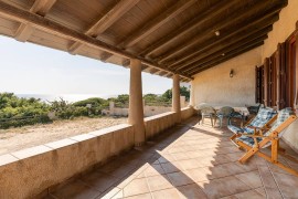 Villa Timbora sulla spiaggia con vista sull'oceano e terrazza, Italia