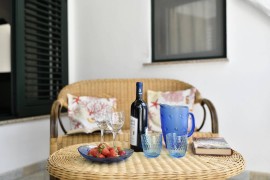 Casa Vacanze Appartamento Holiday vicino alla spiaggia con Wi-Fi e terrazza, Italy