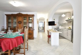 Casa Vacanze Appartamento Holiday vicino alla spiaggia con Wi-Fi e terrazza, Italy