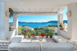 Appartamento 'Bella Vista Marinella 1' con vista mare, terrazza, aria condizionata e Wi-Fi, Italia