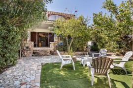 Casa vacanze 'Al Mare Da Pépé' vicino alla spiaggia con terrazza, giardino e aria condizionata, Italia, Budoni, Olbia-Tempio