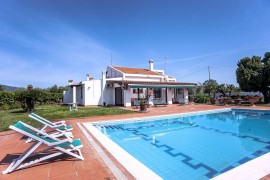 Villa Sole Pula vicino alla spiaggia con piscina, giardino e Wi-Fi, Italia