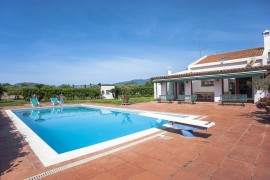 Villa Sole Pula vicino alla spiaggia con piscina, giardino e Wi-Fi, Italy