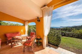 Casa vacanze 'Domixedda' con vista mare, terrazza privata e aria condizionata, Italy