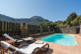 Casa vacanze 'Bados' con vista sulle montagne, piscina e aria condizionata, Italia, Dorgali, Golfo di Orosei