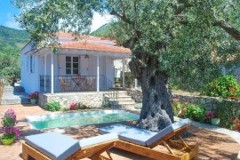 Villa per 2 persone con giardino, Alonneso