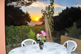 Villa Takis sulla spiaggia di Pelekas Piccola casa con giardino e vista mare, Corfù