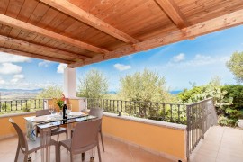 Villa Casa Angus with Sea View, A/C, Garden & Terrace; Pet-friendly, Italia