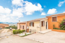 Villa Casa Angus with Sea View, A/C, Garden & Terrace; Pet-friendly, Italia