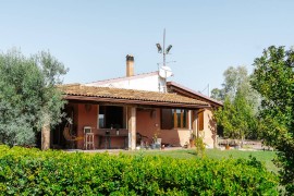 Villa 'Casa Serra' con vista sulle montagne, Wi-Fi e aria condizionata, Italia, Campidano