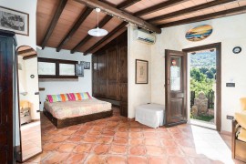 Casa vacanze 'Bados' con vista sulle montagne, piscina e aria condizionata, Dorgali, Golfo di Orosei