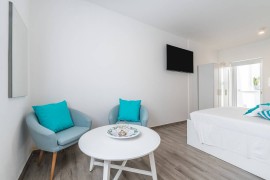 Appartamento 'Home 101' con vista mare, Wi-Fi e aria condizionata, Calasetta, Sant'Antioco