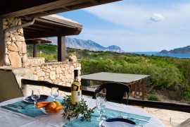 Appartamento 'Belvedere' con vista mare, Wi-Fi e aria condizionata, Punta Molara, San Teodoro