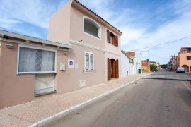 Casa vacanze 'La Casa di Barbara' vicino alla spiaggia con terrazza e parcheggio su strada, Italia, Santa Lucia, Santa Lucia Nuoro