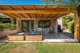 Casa vacanze 'Il Bouganville' con vista sulle montagne, terrazza e Wi-Fi