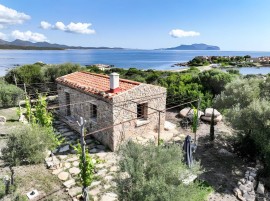 Casa vacanze 'La Collinetta Sul Mare' con vista mare, terrazza condivisa e aria condizionata, Italia, Gallura