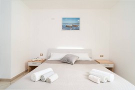Appartamento 'Cala Biriala' con vista sulle montagne, terrazza privata e Wi-Fi, Italy, Orosei, Golfo di Orosei