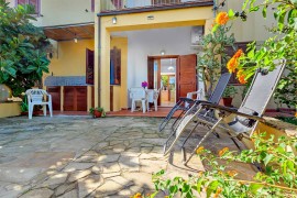 Casa vacanze 'Villetta Bougainvillea' con terrazza e aria condizionata, Italia, San Teodoro, Olbia-Tempio