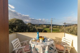 Casa vacanze 'Bouganville' con vista sulle montagne, giardino privato e aria condizionata, Italia, Posada, Provincia di Nuoro