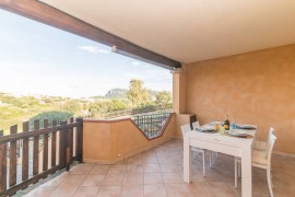 Appartamento 'Golfo Aranci - Gli Orizzonti 26' con vista mare, terrazza privata e aria condizionata, Italia, Baia Caddinas, Golfo Aranci