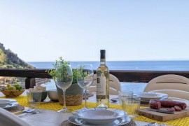 Casa vacanze 'The Terrace Above The Sea' con vista mare, terrazza privata e aria condizionata, Italy