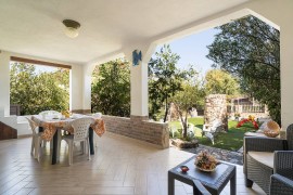 Casa vacanze 'Al Mare Da Pépé' vicino alla spiaggia con terrazza, giardino e aria condizionata, Italy, Budoni, Olbia-Tempio