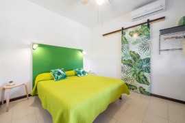 Appartamento 'Jungle Room' Quartu sant'Elena, Wi-Fi e Aria Condizionata, Italy, Terra Mala, Cagliari e Dintorni