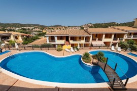 Appartamento di vacanza 'Residenza Del Sole' con piscina in comune, terrazza e aria condizionata, Italy, Crabonaxa/Villasimius, Villasimius