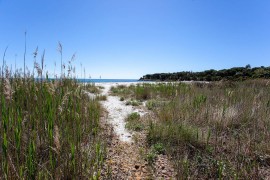 Appartamento per le vacanze 'Villa Mula 3' con vista sul mare, Wi-Fi, terrazza e piscina condivisa, Italy, Orosei, Provincia di Nuoro