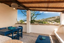 Casa vacanza vicino alla spiaggia con terrazza e vista mare; animali domestici ammessi, Italy, Baja Sardinia, Arzachena