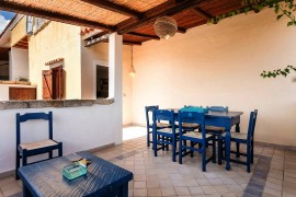 Casa vacanza vicino alla spiaggia con terrazza e vista mare; animali domestici ammessi, Italy, Baja Sardinia, Arzachena