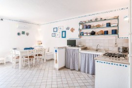 Casa vacanza vicino alla spiaggia con terrazza e vista mare; animali domestici ammessi, Italy, Baja Sardinia, Arzachena