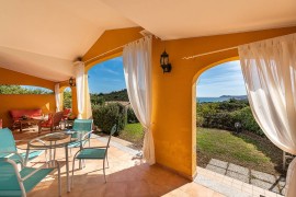 Casa vacanze 'Domixedda' con vista mare, terrazza privata e aria condizionata, Italy