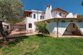 Casa vacanze 'Villa Eleonora Residence App To 3' con piscina in comune, Wi-Fi, Italy